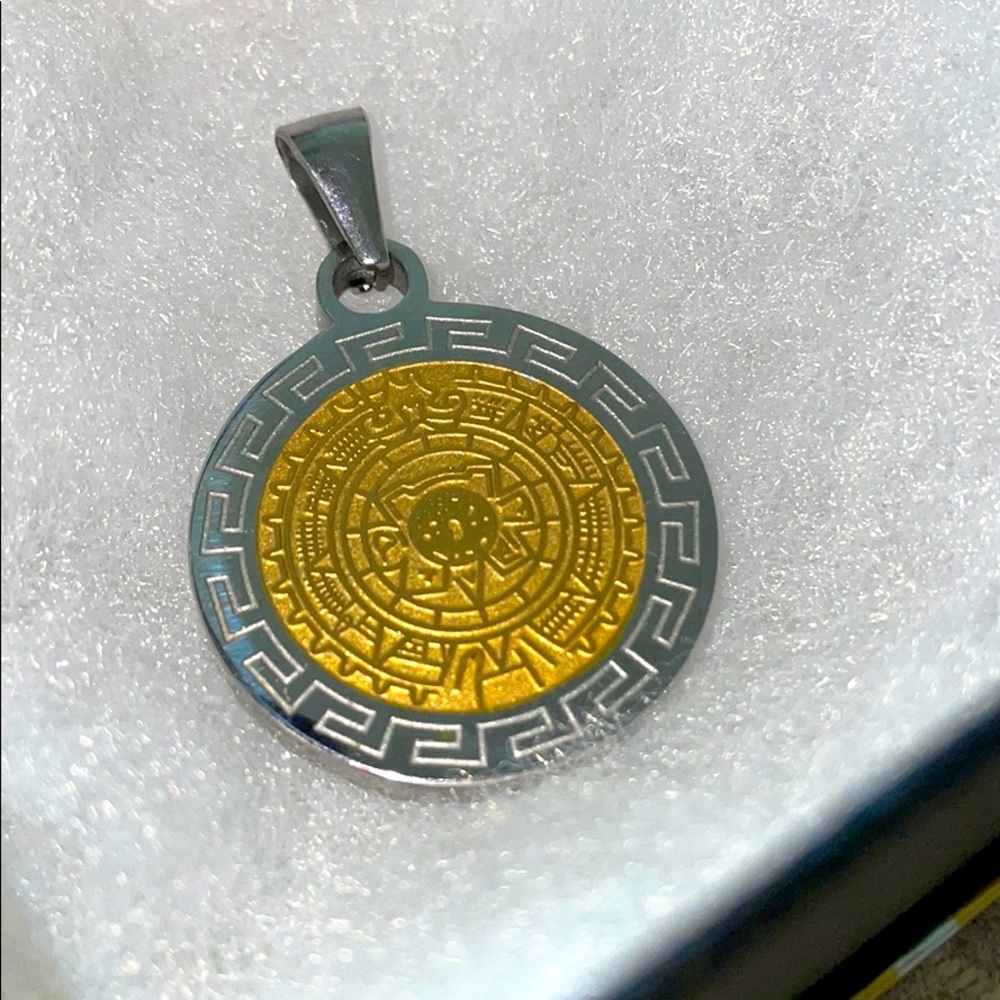 NWOT Aztec calendar medallion pendant